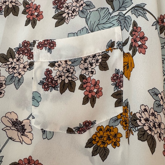 Maurices Floral Shirt/Blouse, Medium - Picture 3 of 7